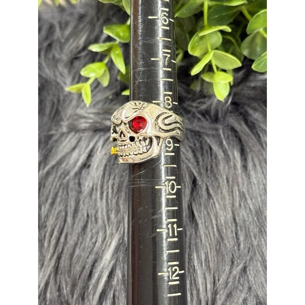 Red‎ Eye Skull Ring